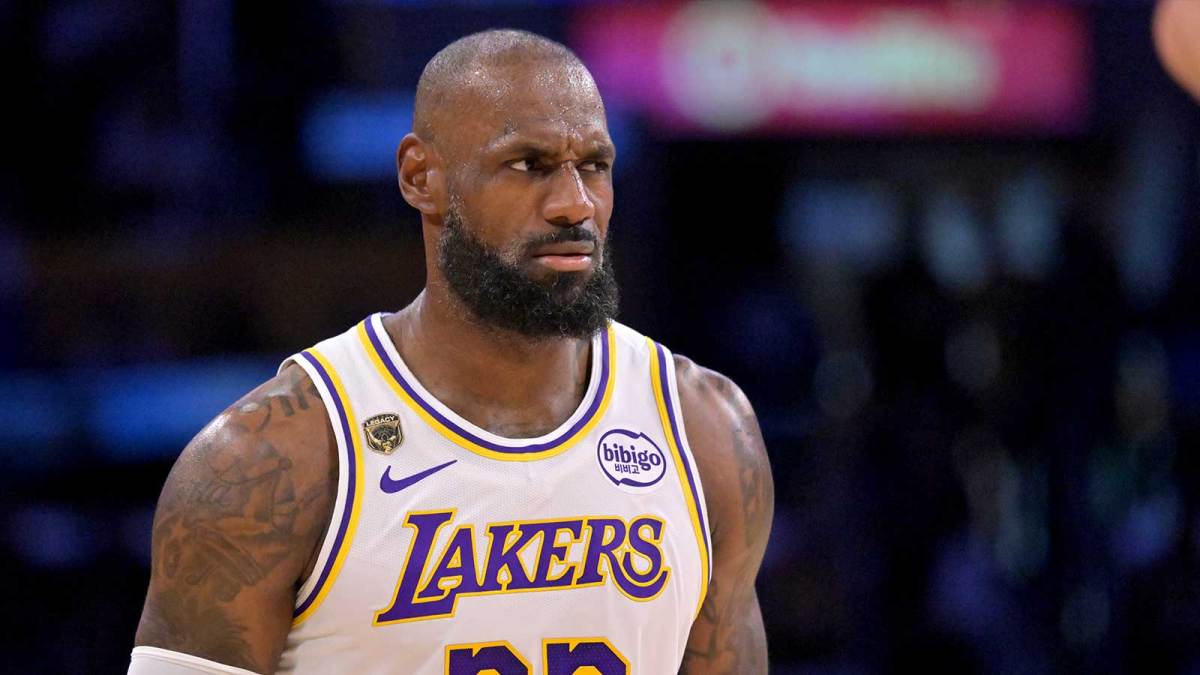 比尔·西蒙斯设想：勒布朗·詹姆斯可能推迟签约，到赛季中再签（封面配图）